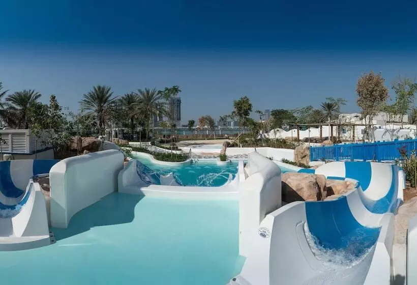هتل Le Méridien Mina Seyahi Beach Resort & Waterpark