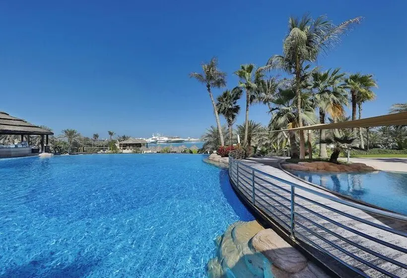 هتل Le Méridien Mina Seyahi Beach Resort & Waterpark