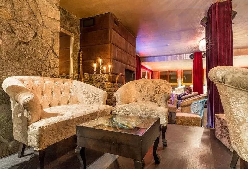 Отель Madame Vacances Hôtel & Spa Le Mottaret