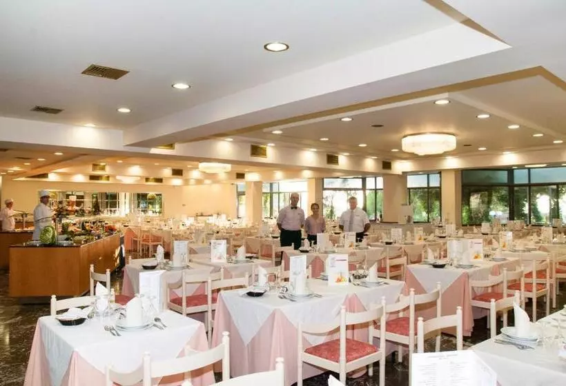 Отель Mediterranee