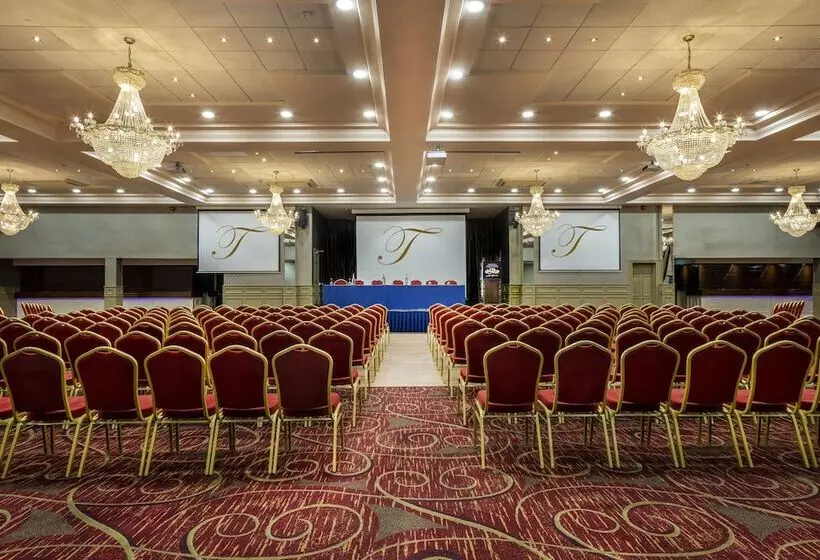 فندق Treacys West County Conference And Leisure Centre