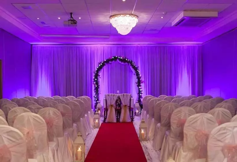 فندق Treacys West County Conference And Leisure Centre