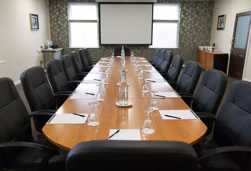 فندق Treacys West County Conference And Leisure Centre