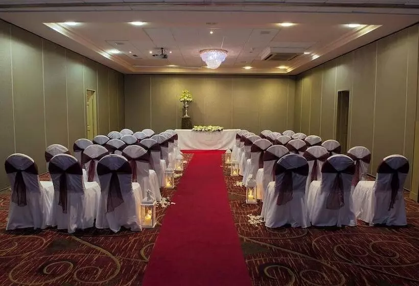 فندق Treacys West County Conference And Leisure Centre