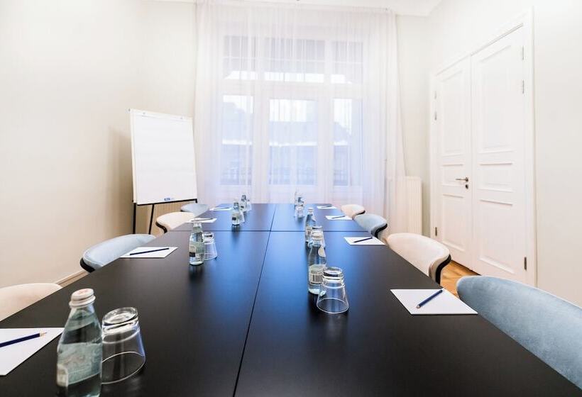 هتل Tribe Riga City Centre