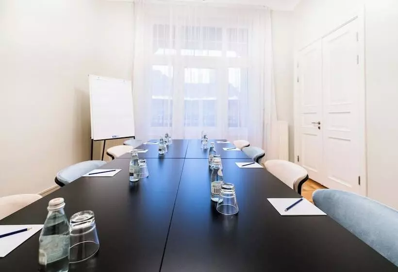 هتل Tribe Riga City Centre