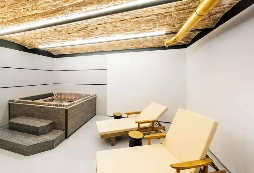 هتل Tribe Riga City Centre