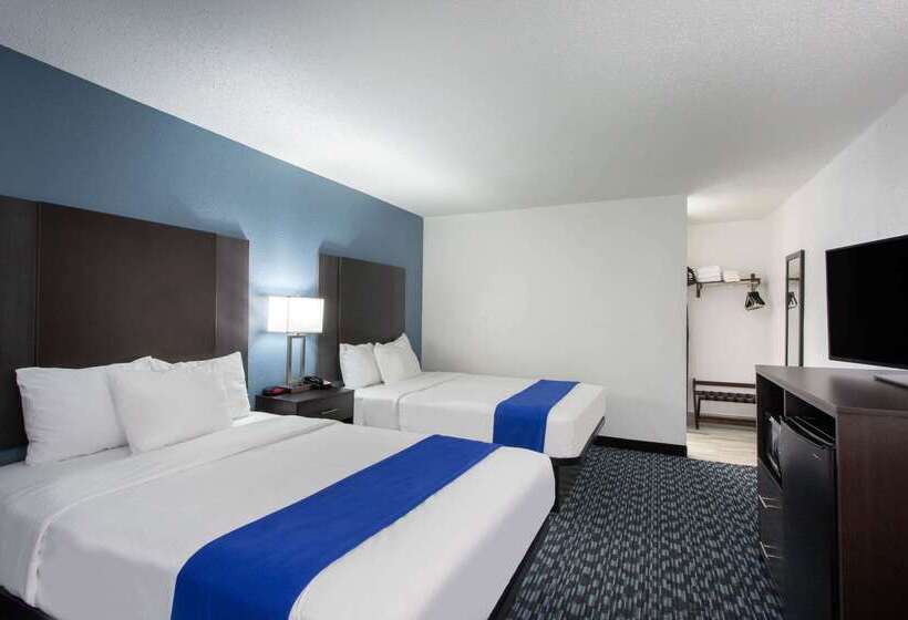 בית מלון כפרי Baymont By Wyndham Charlotte University