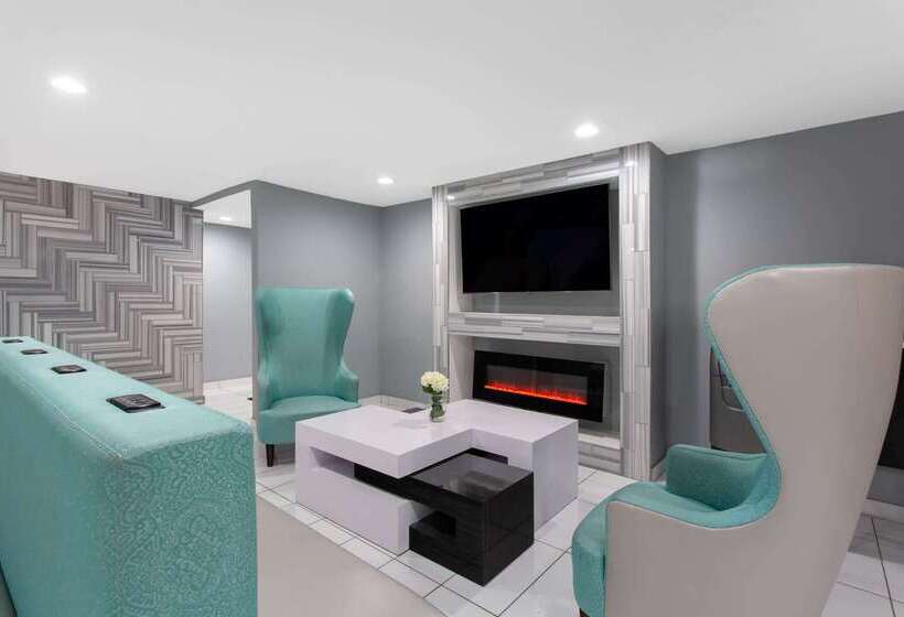 בית מלון כפרי Baymont By Wyndham Charlotte University