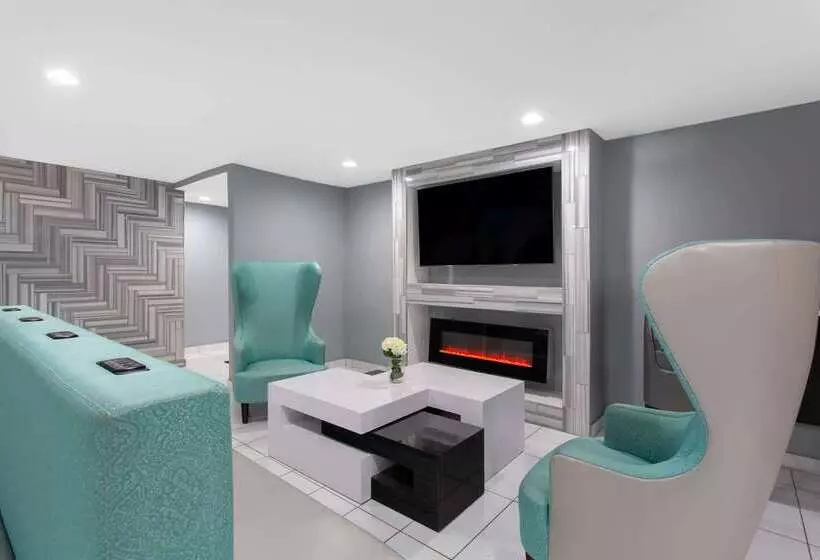 호텔 Baymont By Wyndham Charlotte University