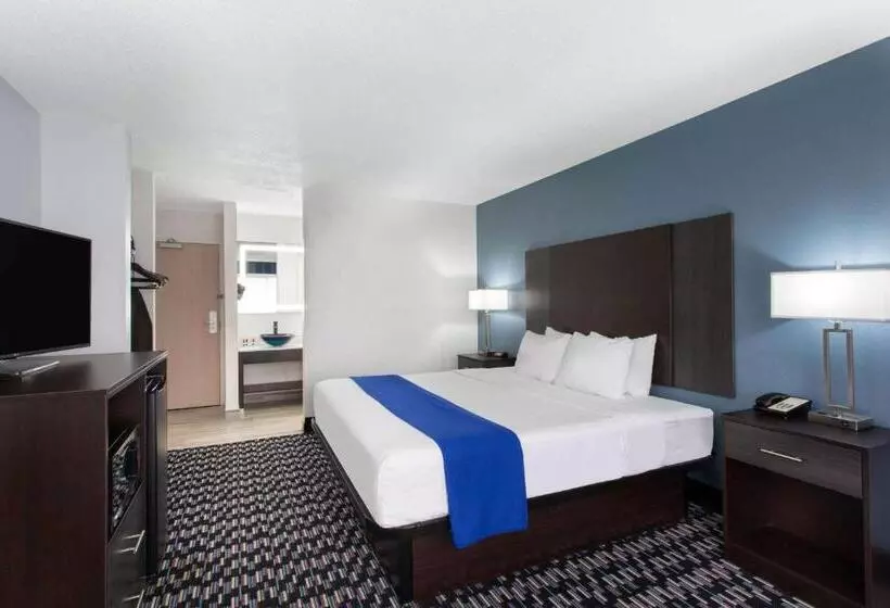 호텔 Baymont By Wyndham Charlotte University