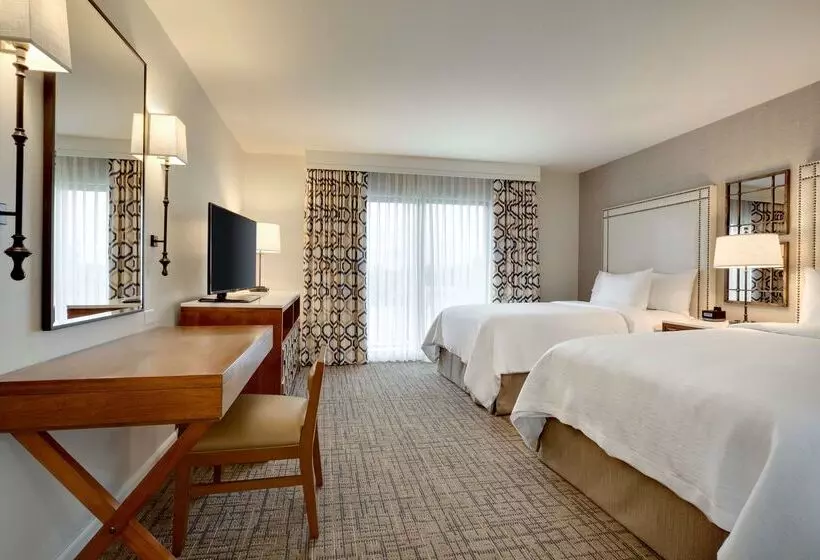 هتل Embassy Suites By Hilton Scottsdale Resort