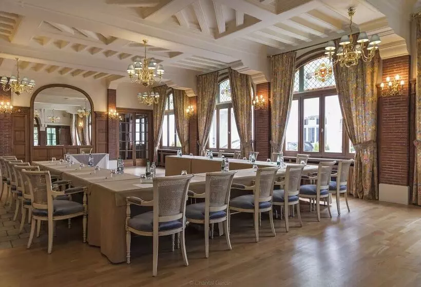 فندق De L Univers