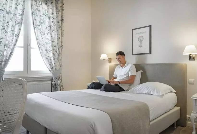 فندق De L Univers