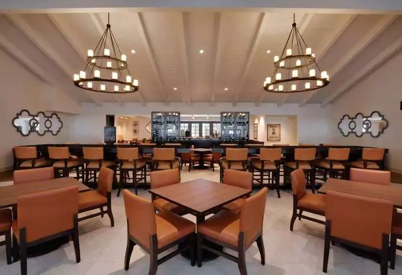 هتل Embassy Suites By Hilton Scottsdale Resort