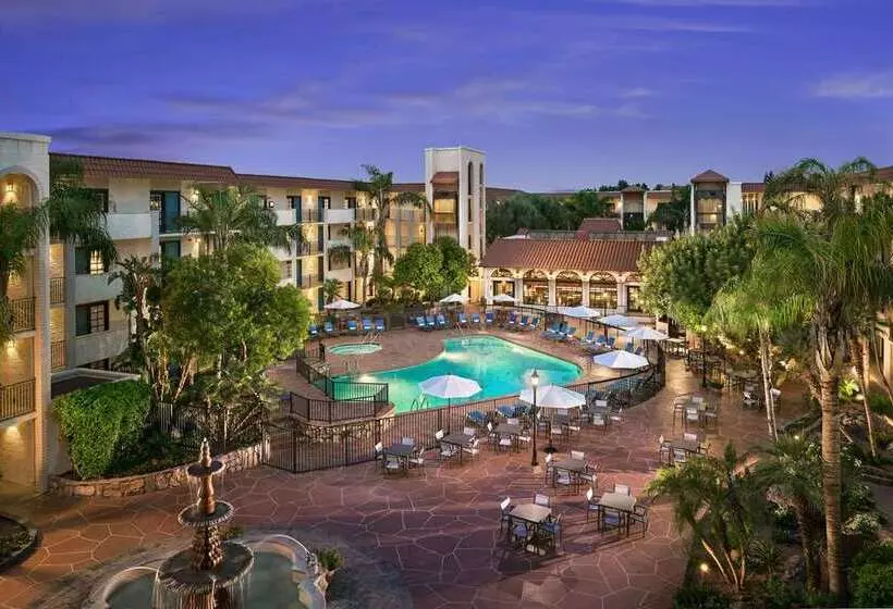 هتل Embassy Suites By Hilton Scottsdale Resort