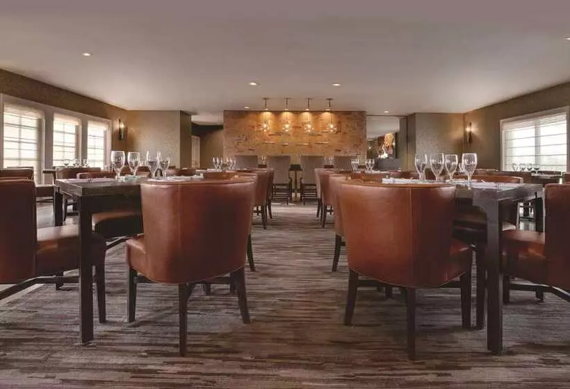 هتل Embassy Suites By Hilton Scottsdale Resort