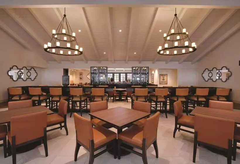 هتل Embassy Suites By Hilton Scottsdale Resort