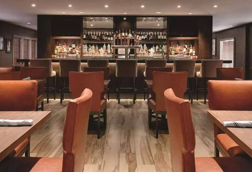 هتل Embassy Suites By Hilton Scottsdale Resort