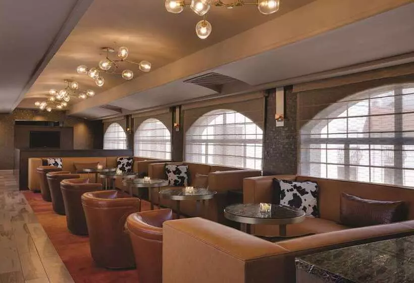 هتل Embassy Suites By Hilton Scottsdale Resort