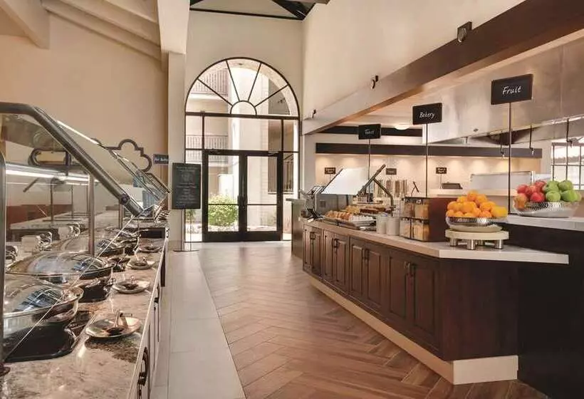 هتل Embassy Suites By Hilton Scottsdale Resort