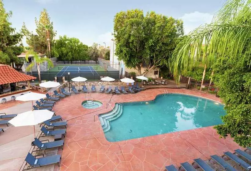هتل Embassy Suites By Hilton Scottsdale Resort