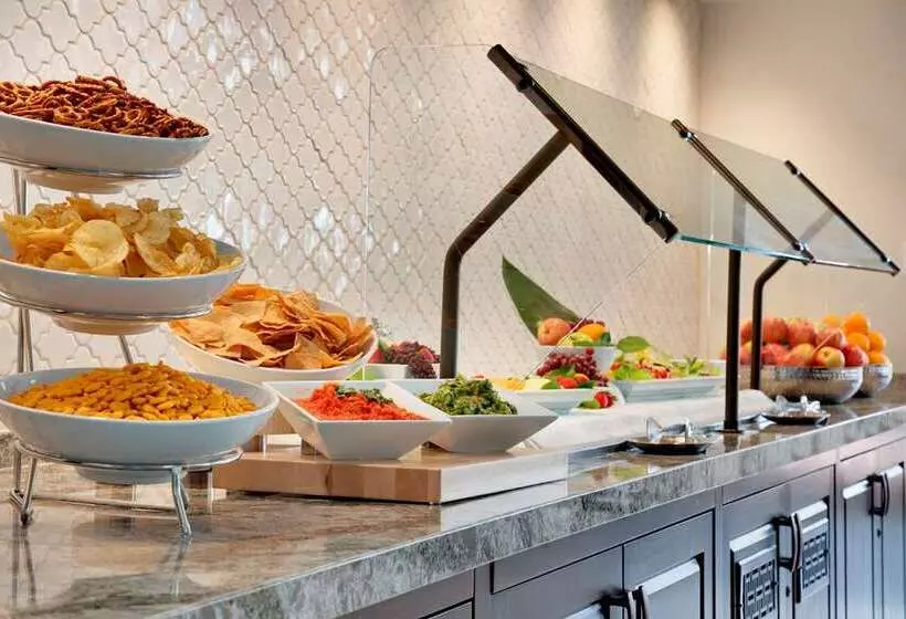 هتل Embassy Suites By Hilton Scottsdale Resort