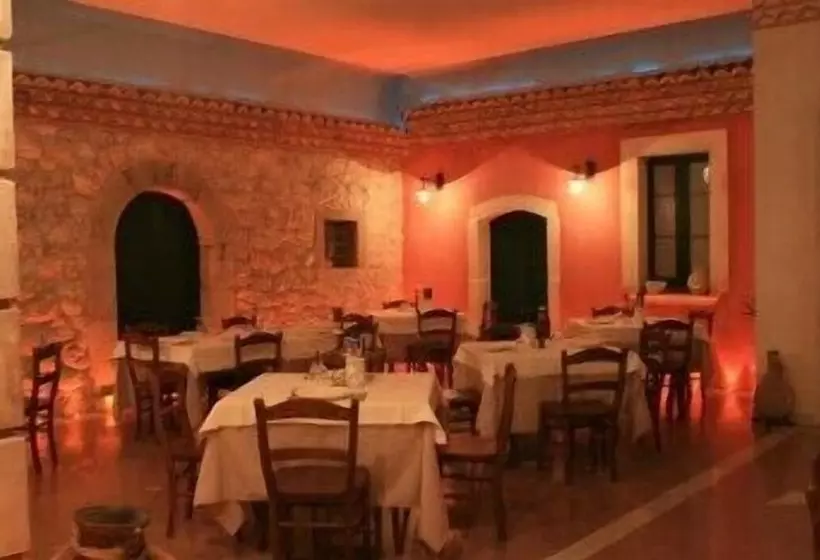 בית מלון כפרי Marchesina Resort Srls