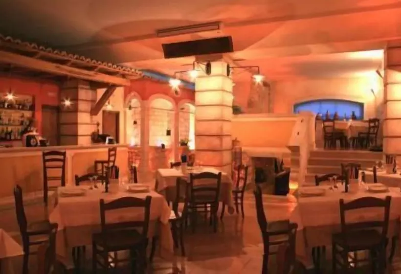 בית מלון כפרי Marchesina Resort Srls