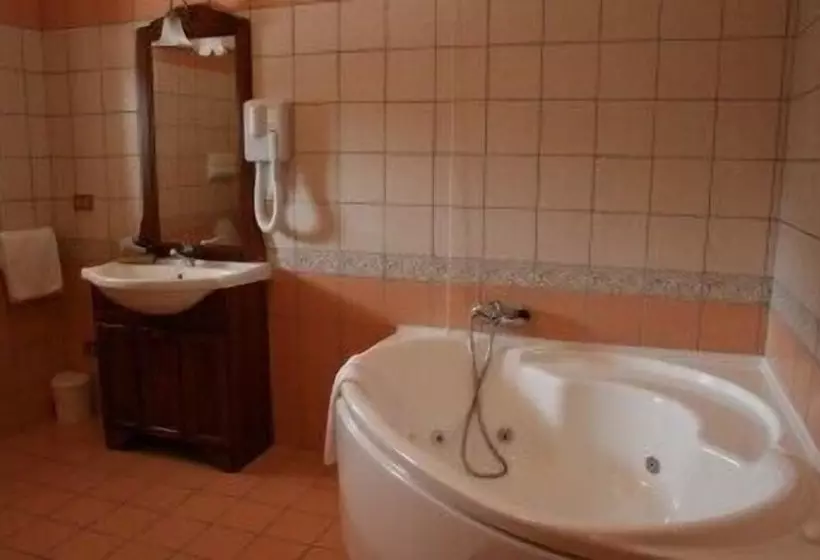 בית מלון כפרי Marchesina Resort Srls