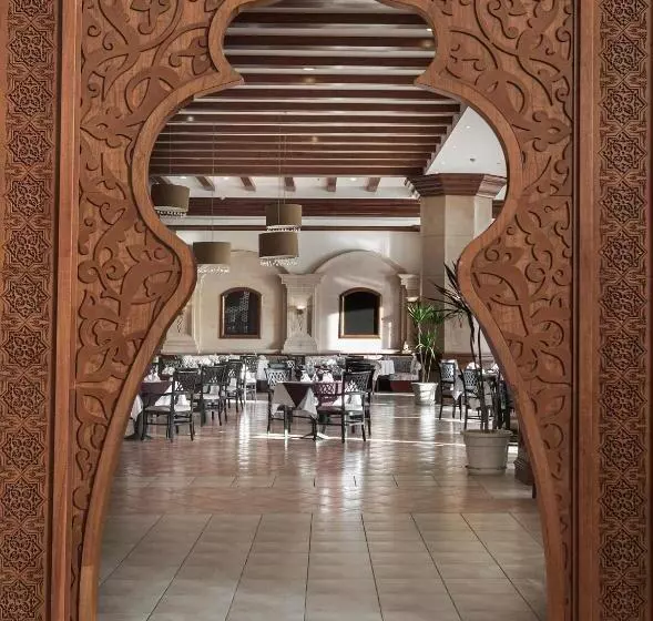 هتل Pyramisa Beach Resort Sahl Hasheesh