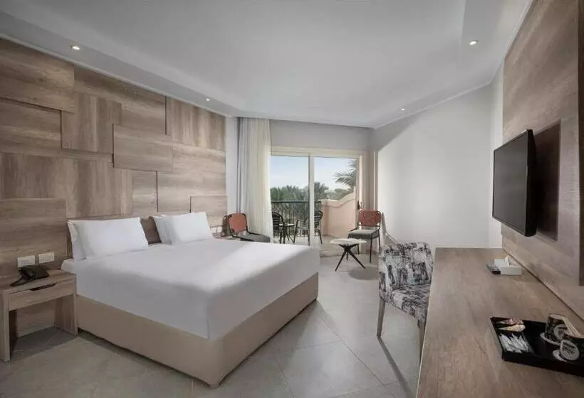 هتل Pyramisa Beach Resort Sahl Hasheesh