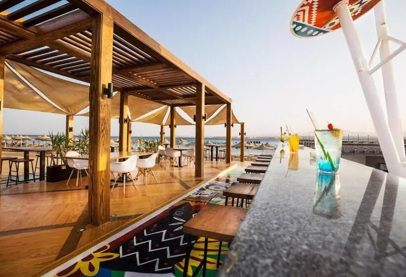 هتل Pyramisa Beach Resort Sahl Hasheesh