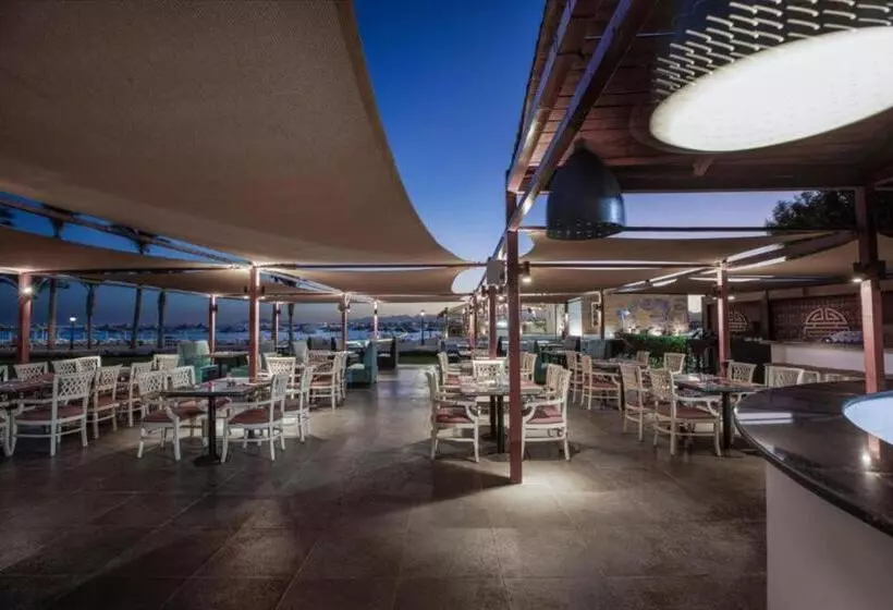 هتل Pyramisa Beach Resort Sahl Hasheesh