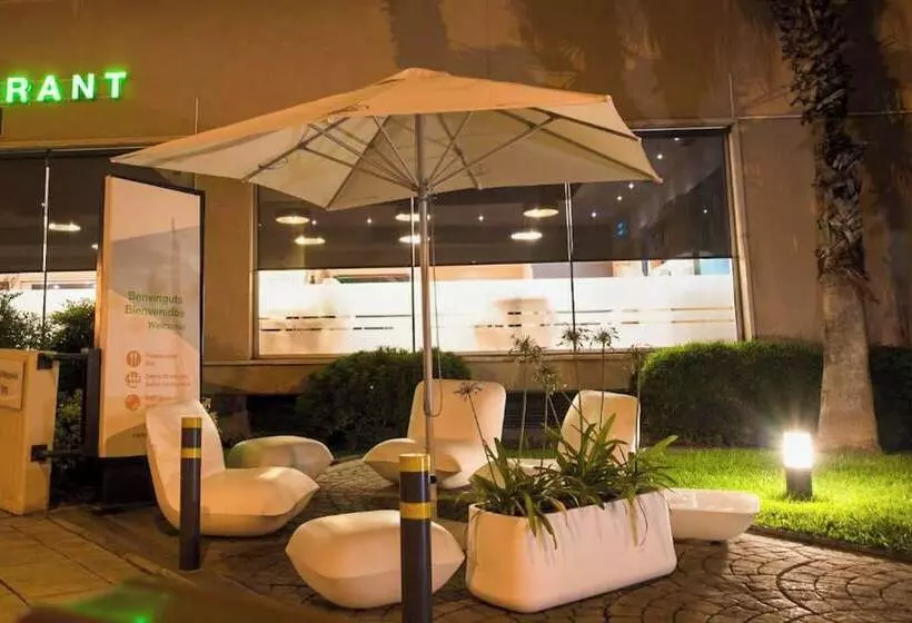 فندق Travelodge Barcelona Cornella Fira