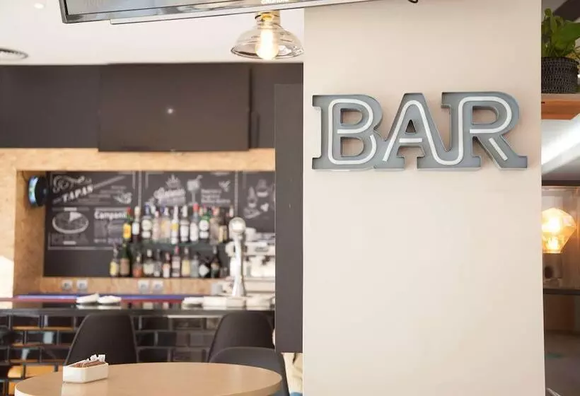 فندق Travelodge Barcelona Cornella Fira