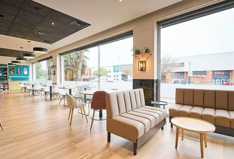 فندق Travelodge Barcelona Cornella Fira