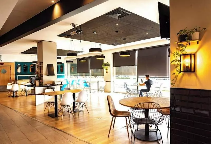 فندق Travelodge Barcelona Cornella Fira