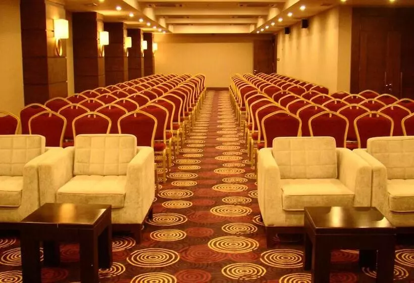 Vuni Palace Hotel & Casino & Spa