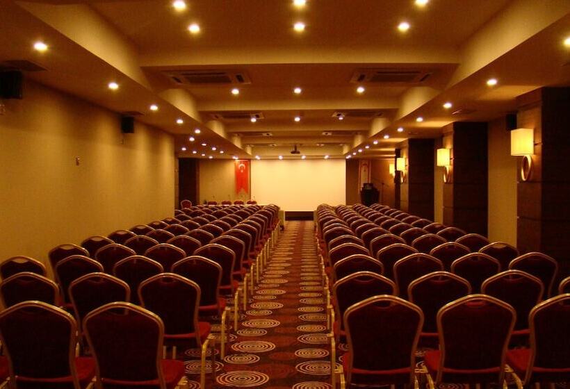 Vuni Palace Hotel & Casino & Spa