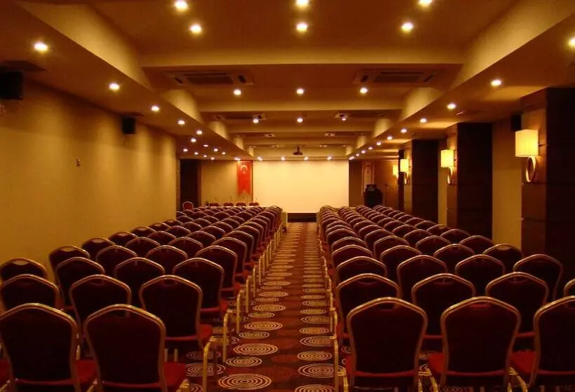 Vuni Palace Hotel & Casino & Spa