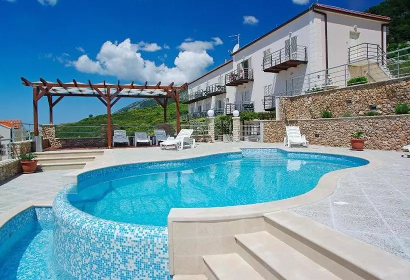 Villa Lara Apartments