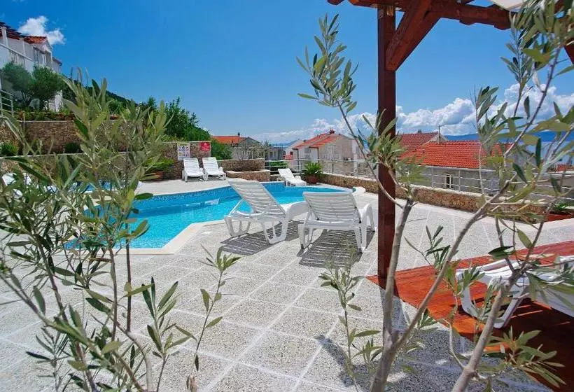 Villa Lara Apartments