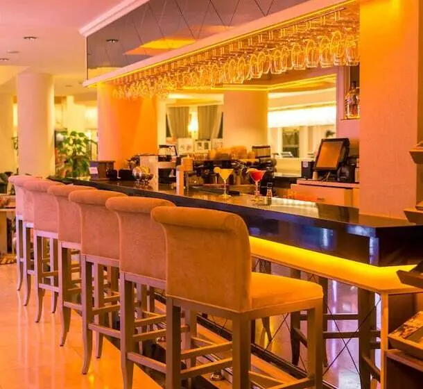 Vuni Palace Hotel & Casino & Spa