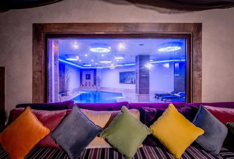 Vuni Palace Hotel & Casino & Spa