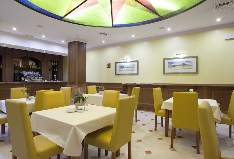 هتل Agora Juan De Austria