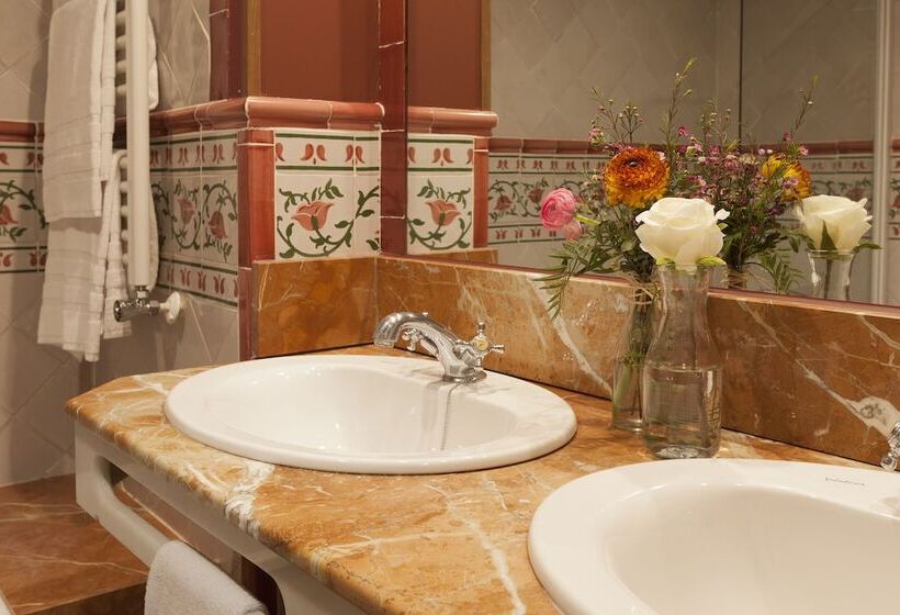 هتل Agora Juan De Austria