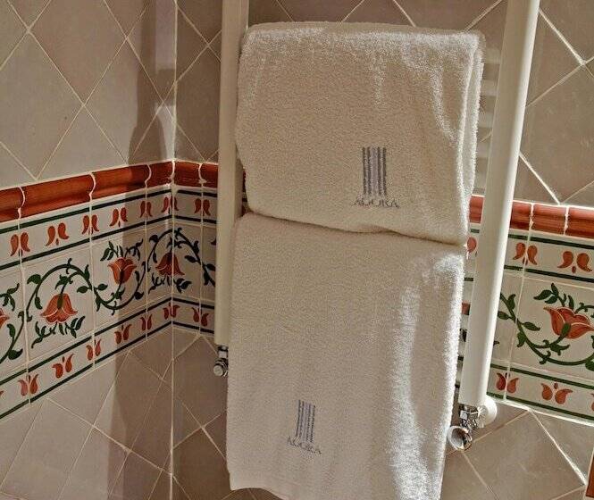 هتل Agora Juan De Austria