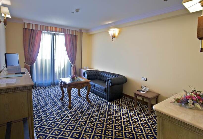 هتل Agora Juan De Austria