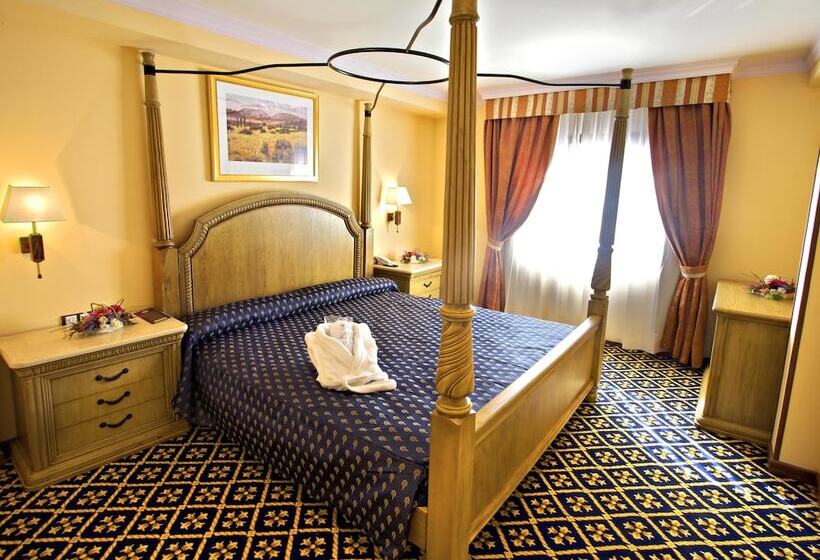 هتل Agora Juan De Austria